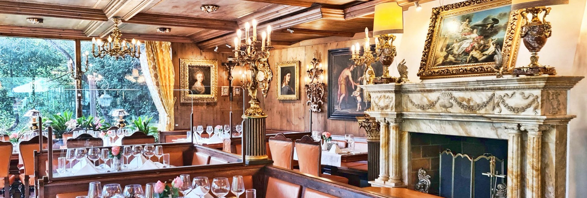 Restaurant with open fireplace at Hotel Schloss Fernsteinsee in Tyrol