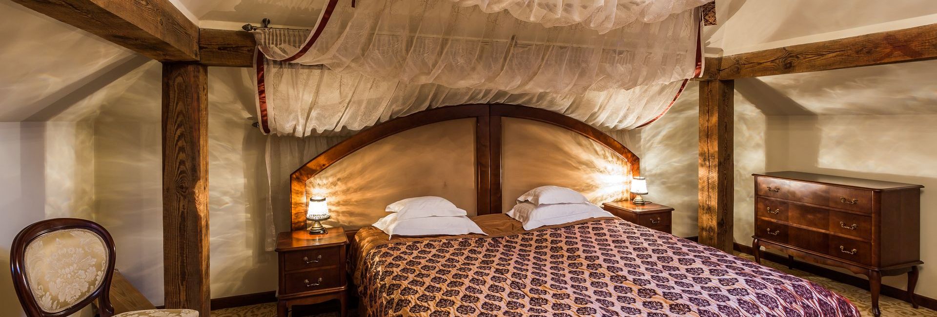 Double bed with canopy at Dwor Kombornia in Korczyna, Poland