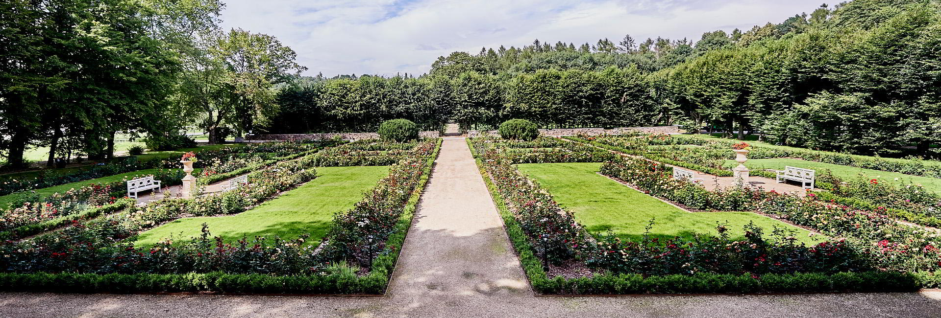 Garden of Hotel Mala Wies Palace