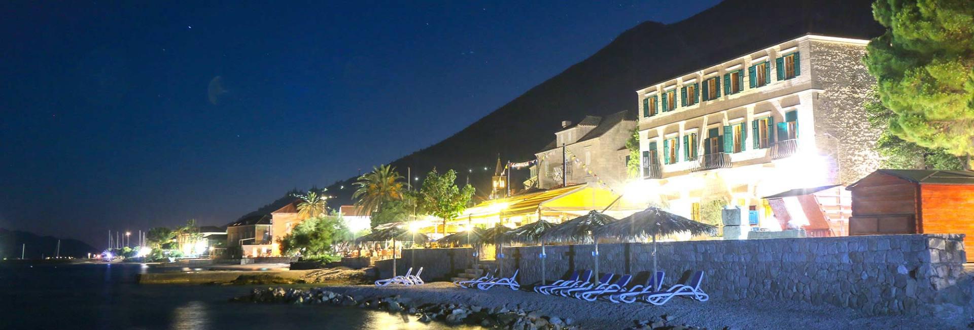 Boutique Hotel Adriatic by night