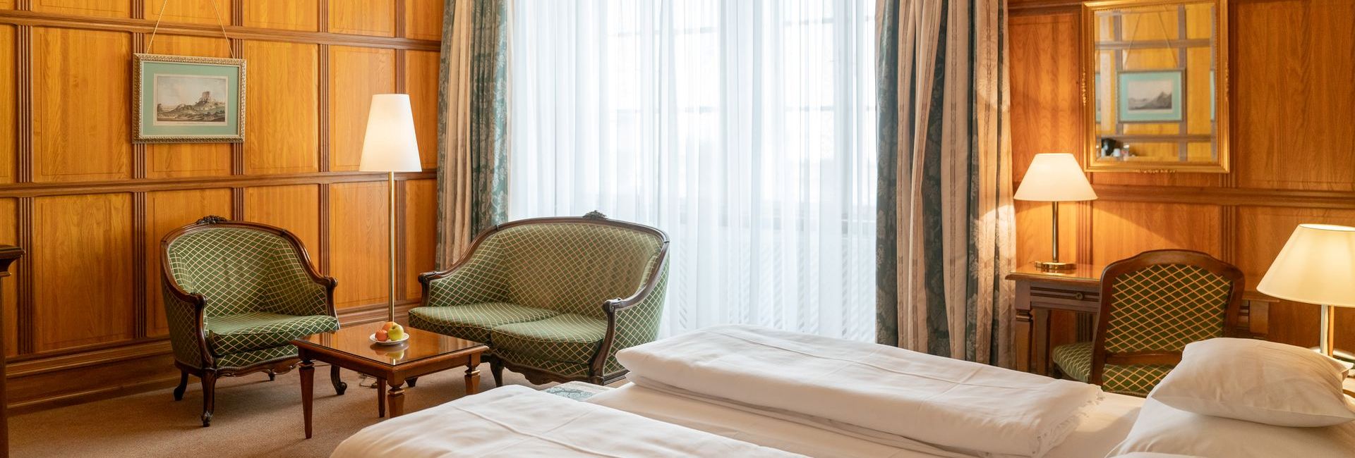 Double room with wood panelling at Hotel König von Ungarn in Vienna