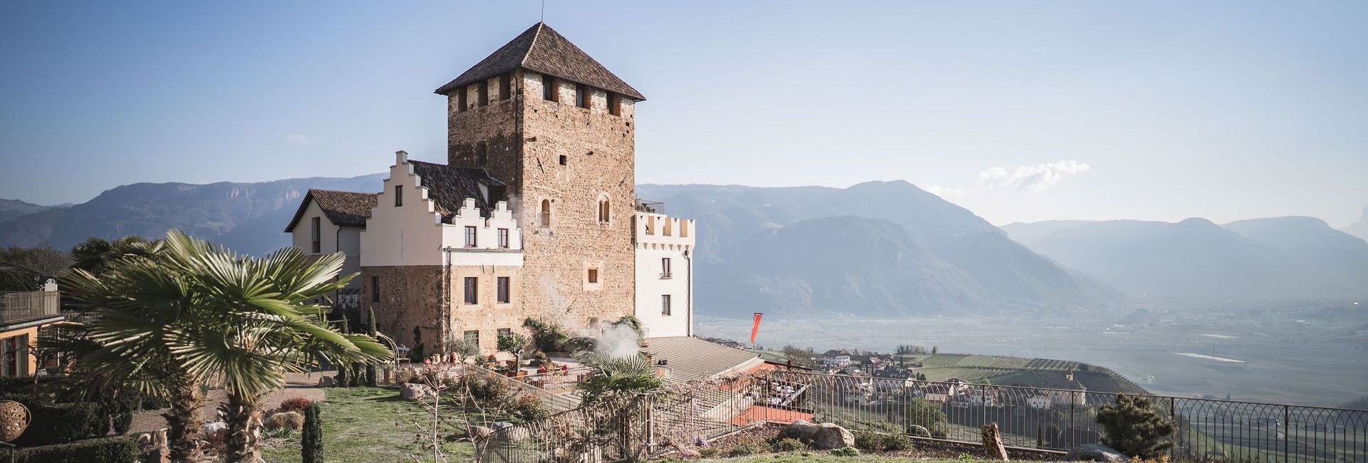 Schloss Hotel Korb in Missian, South Tyrol, with astonishing view towards the surroundings (c) Koni Studios