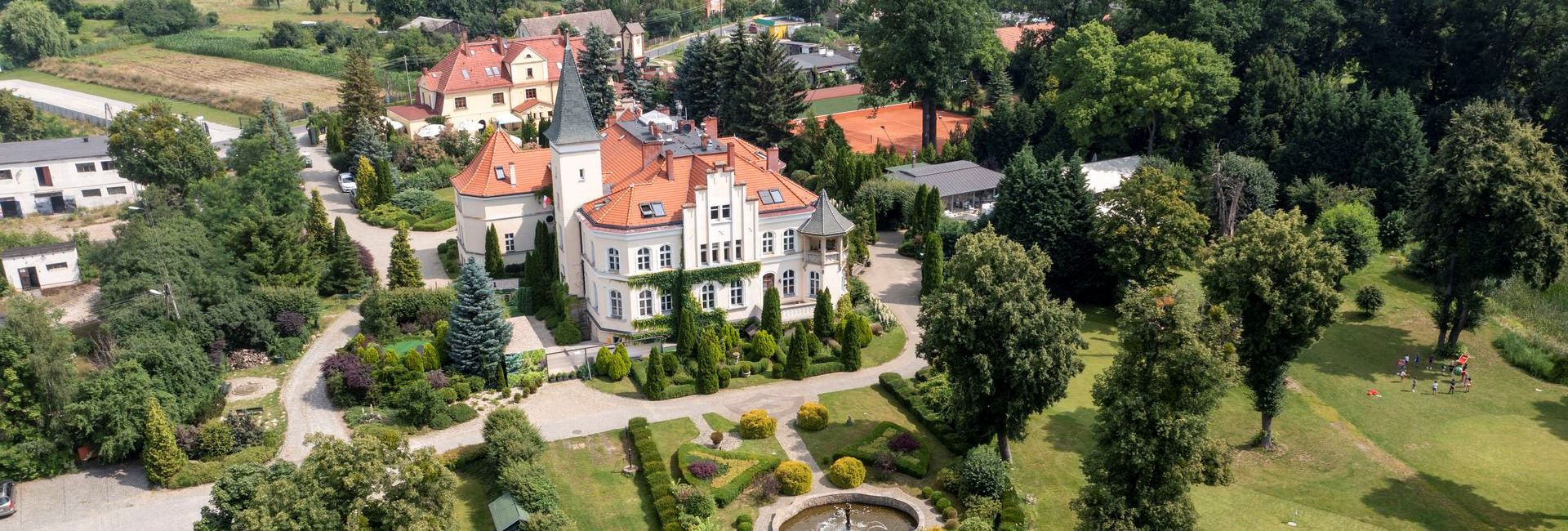 Air shot of Palace Brzezno in Prusice, Poland (c) Palace Brzezno