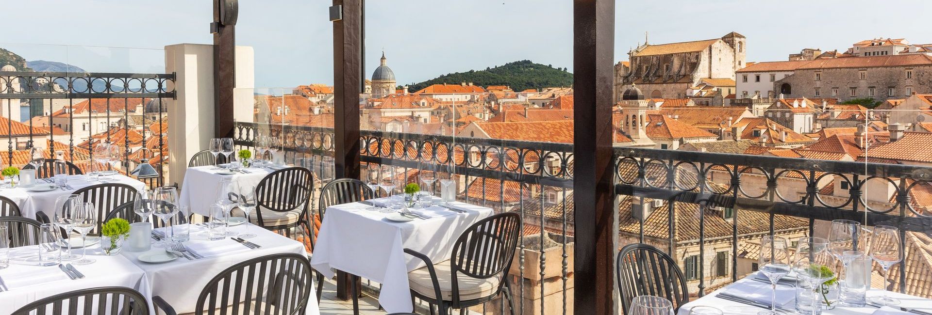 Roof top restaurant of Boutique Hotel Stari Grad in Dubrovnik with view over the old town (c) Photo Boutique Hotel Stari Grad